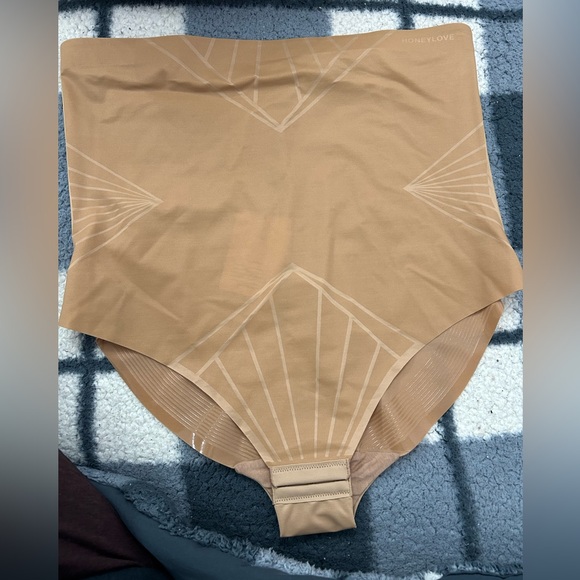 Honeylove Pants - Honeylove ShadowSculpt High-Waist Brief color Sand or Toffee. Women’s size 1X